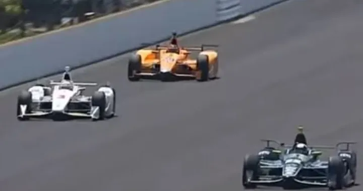 500 miglia, Fernando Alonso e il sorpasso clamoroso