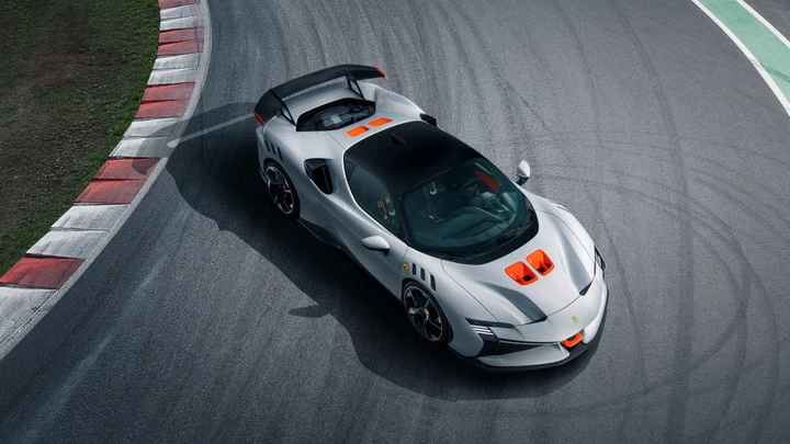 Ferrari SF90XX Stradale e Spider: XX road legal