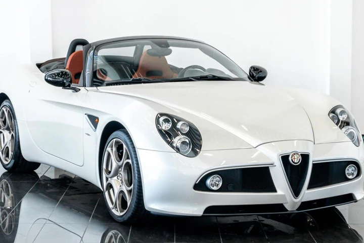Tre Alfa Romeo 8C riunite a Dubai: una ha solo 24 km dopo 15 anni