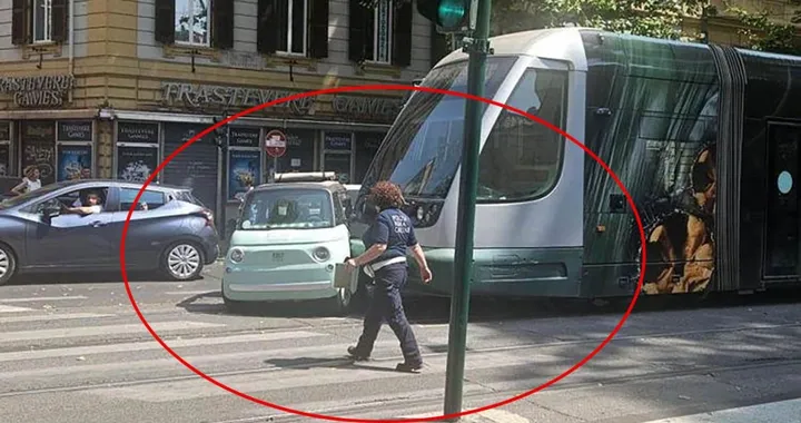 Fiat Topolino Dolcevita, scontro con un tram a Roma