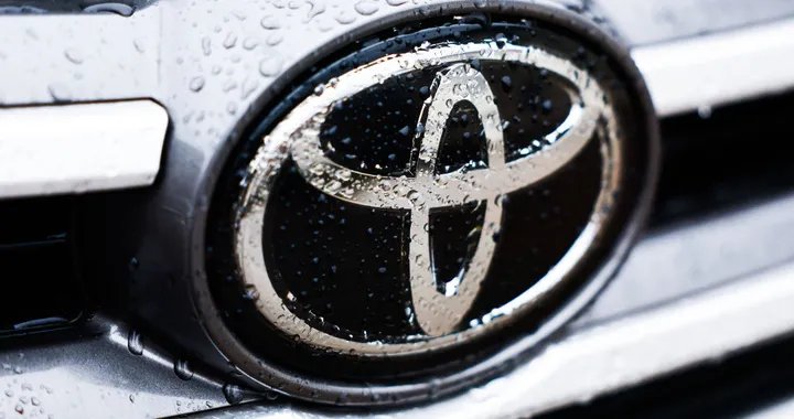 Nuove batterie a fluoruro: Toyota rivoluziona l'autonomia degli EV