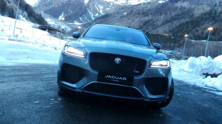 Jaguar F-Pace MY 2019 a Courmayeur.