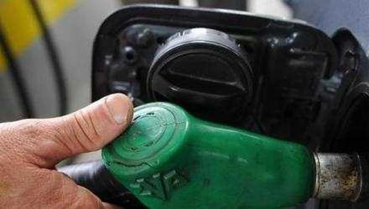 Carburanti: la benzina torna sotto i 2 euro