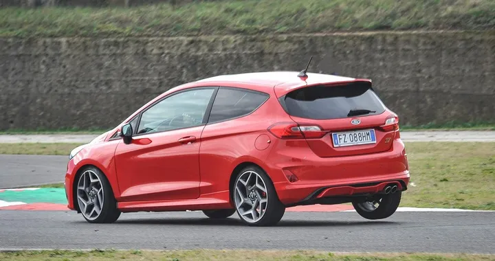 Ford Fiesta ST: la prova su strada e in pista