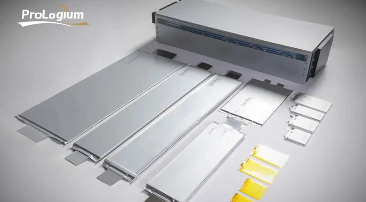 Mercedes testa batterie allo stato solido: ricarica in 6 minuti