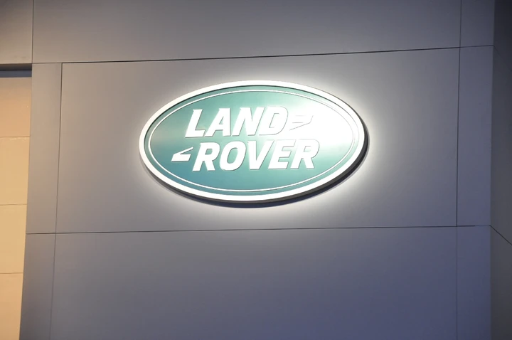 Stand Land Rover al Salone di Parigi 2014
