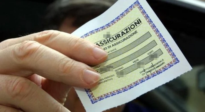 Spericolato o moderato al volante? L'assicurazione lo riconosce tramite Facebook