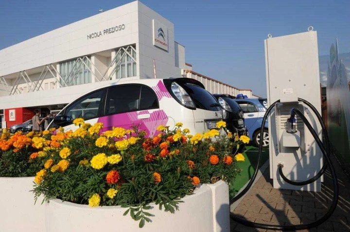 Citroen Impianto Mini Eolico ad Aprilia