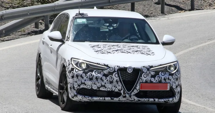Alfa Romeo Stelvio restyling: le foto spia