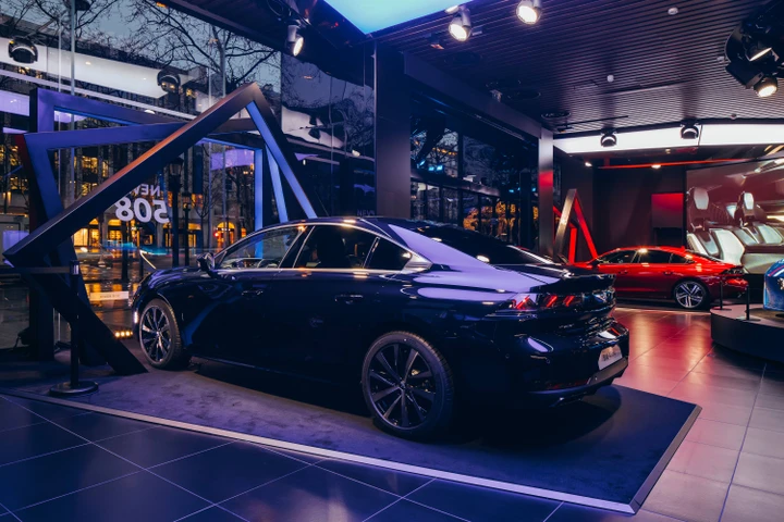 Peugeot 508 protagonista al Peugeot Avenue di Parigi