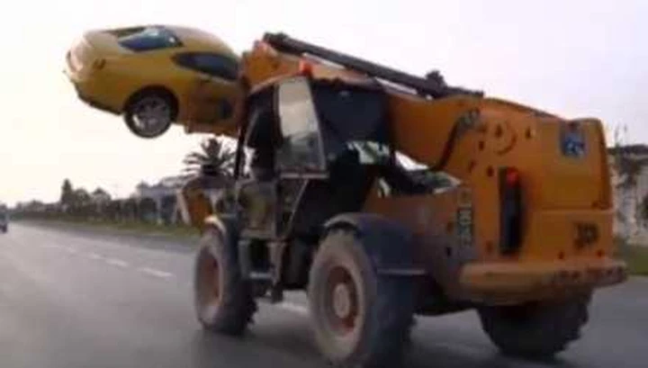 Tunisia: l'ira del popolo contro le supercar del presidente