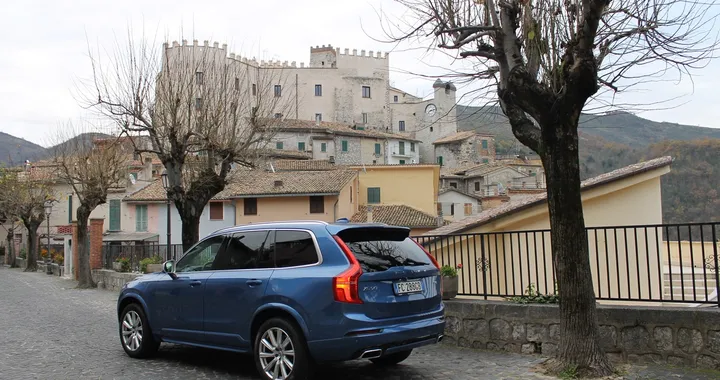 Volvo XC90 D5: la prova su strada