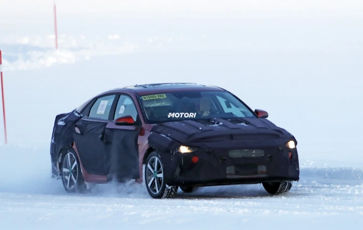 Hyundai Elantra: le foto spia