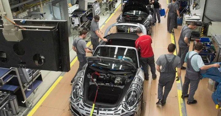 Porsche utili in calo e 4.000 posti a rischio, ma i dividendi restano stabili