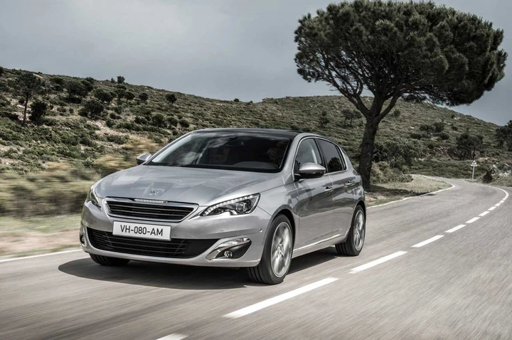 Nuova Peugeot 308: immagini ufficiali e caratteristiche