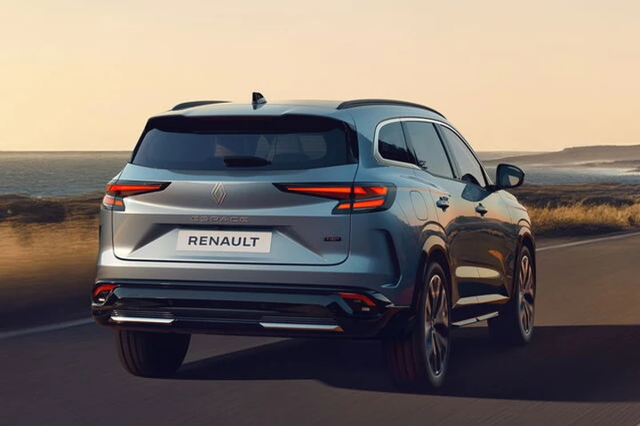 Renault Espace, il restyling mette in campo più stile e tecnologia