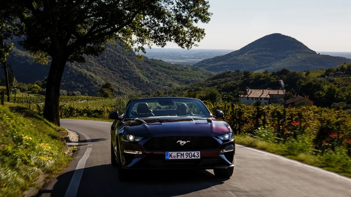 Nuova Ford Mustang 2.3 Ecoboost: più grinta ai bassi