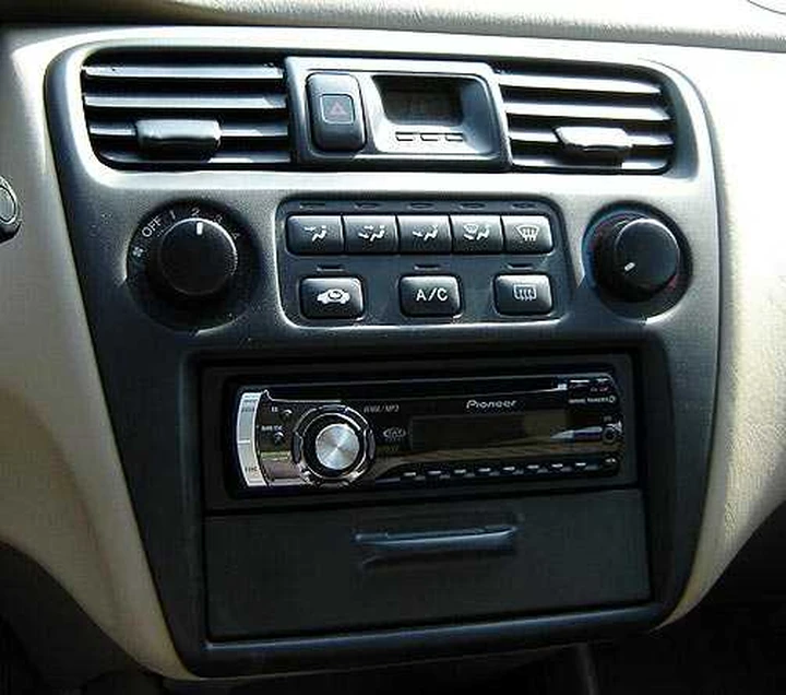 Autoradio inglesi: tra 5 anni si cambia