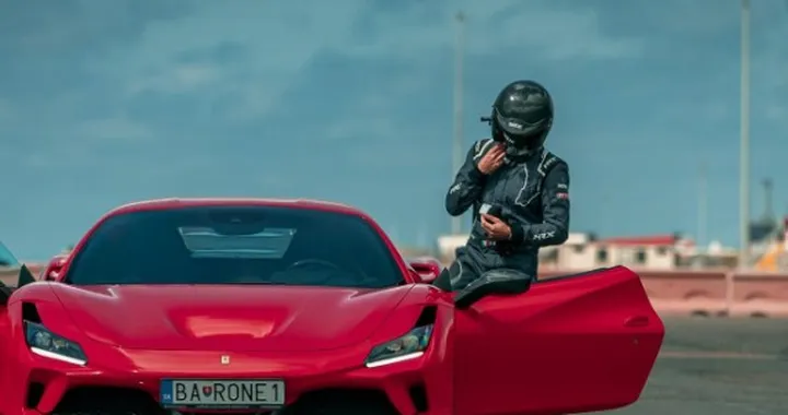 Fabio Barone sfida il record mondiale di velocità su Nave Trieste con la Ferrari SF90