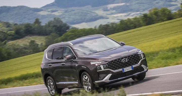 Hyundai Santa Fe Plug-in Hybrid: autonomia, prezzi e dotazioni