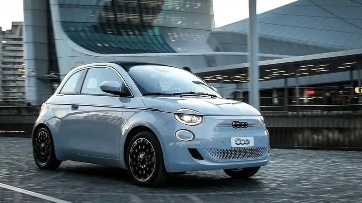 Fiat 500 elettrica: nuova batteria, più autonomia e prezzo minore