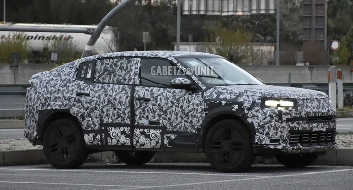 Fiat Grande Panda Fastback 2026: nuove foto spia e debutto vicino