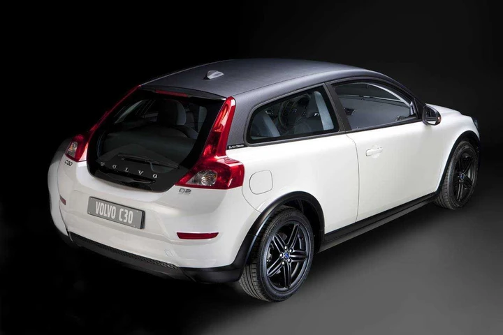 Volvo lancia le versioni R-Design e Black Design