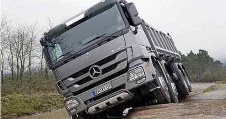 Giganti in cava: il road show di Mercedes Trucks
