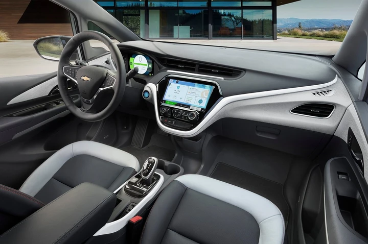 Chevrolet Bolt EV: immagini ufficiali