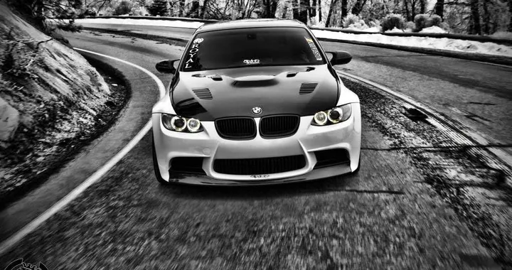 Bianco e nero per la BMW M3 di Royal Muffler
