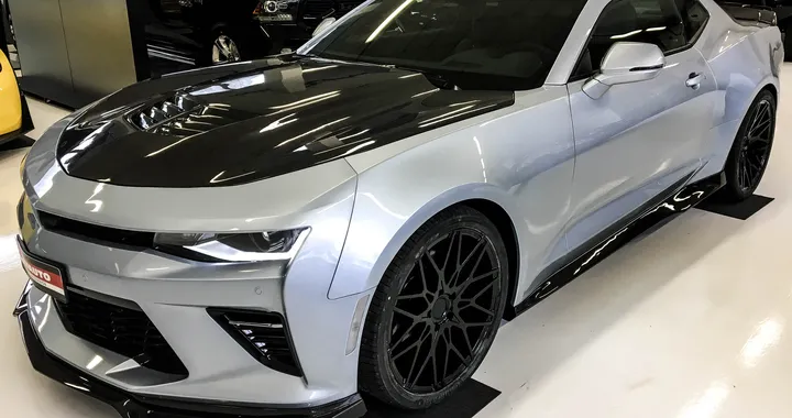 Chevrolet Camaro: più aggressiva con il Carbon Pack