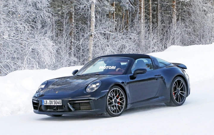 Porsche 911 Targa GTS: le foto spia
