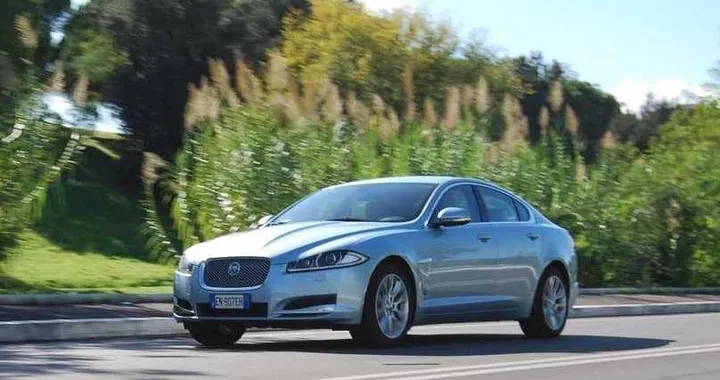 Jaguar XF 2.2 diesel: la prova su strada