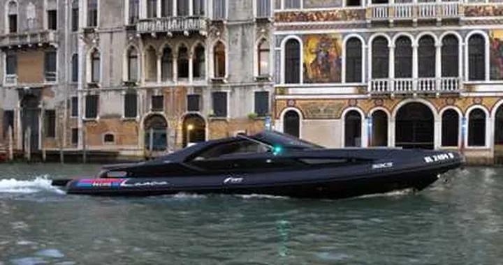 La lancia di Lancia alla Mostra di Venezia