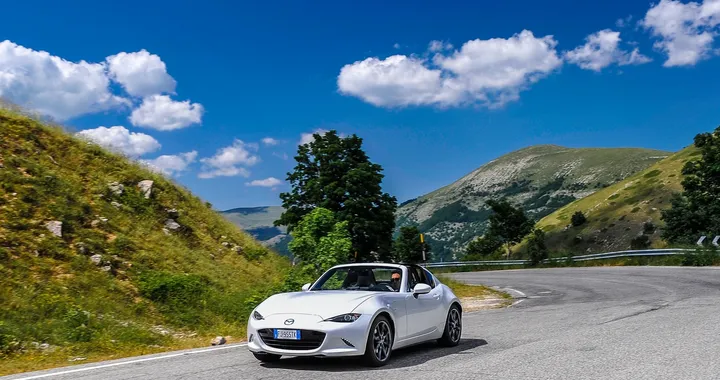 Mazda MX-5 2.0 Sport RF: la prova su strada