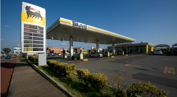 I pacchi DHL da oggi si spediscono dalle Eni Station