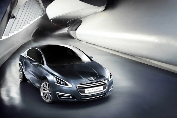 Peugeot 508 al Salone di Parigi. Via 407 e 607