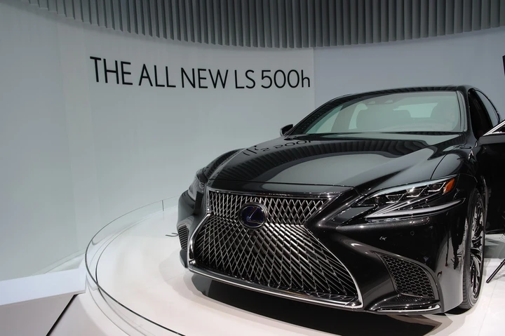 Lexus LS500h: si svela a Ginevra 2017