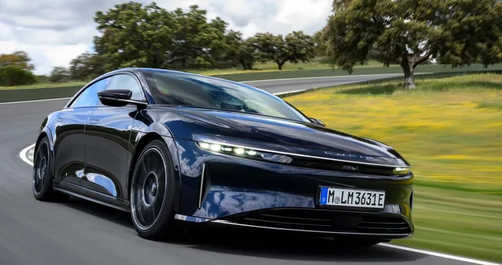 Lucid Air Sapphire, il guanto di sfida a Tesla: vuole il suo trono