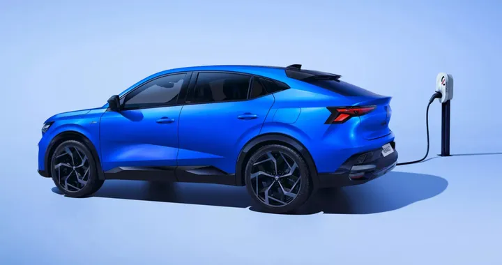 Renault E-Tech Rafale 4x4, 300 CV di pura passione firmati Alpine