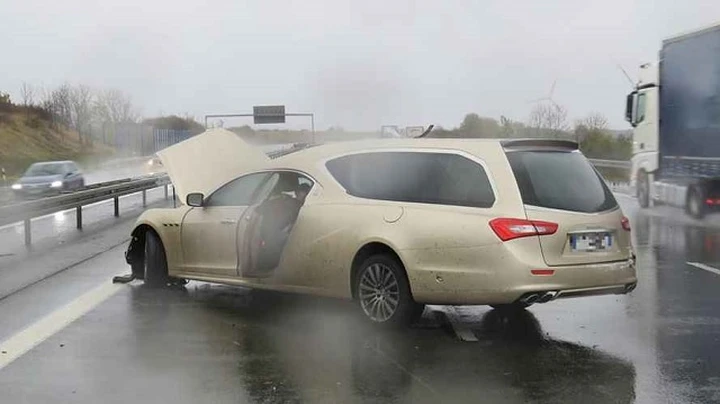 Maserati Quattroporte allestita a carro funebre protagonista di un incidente in Germania