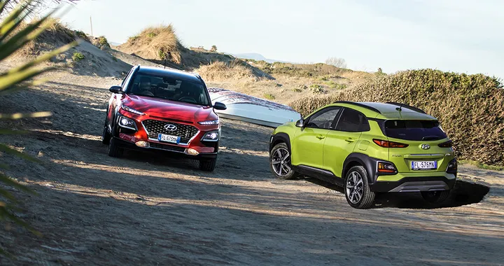 Hyundai Kona 1.0 T-GDI Xpossible VS Style: la prova su strada