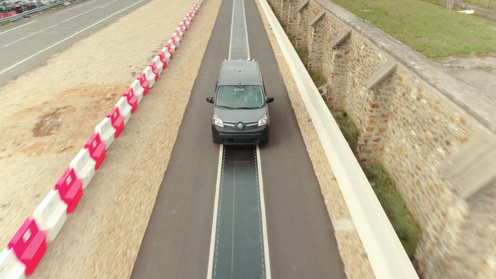 Renault Zoe Z.E. : il futuro delle elettriche è la ricarica wireless in movimento?