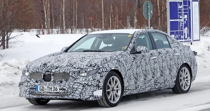 Nuova Mercedes Classe C ibrida: le foto spia