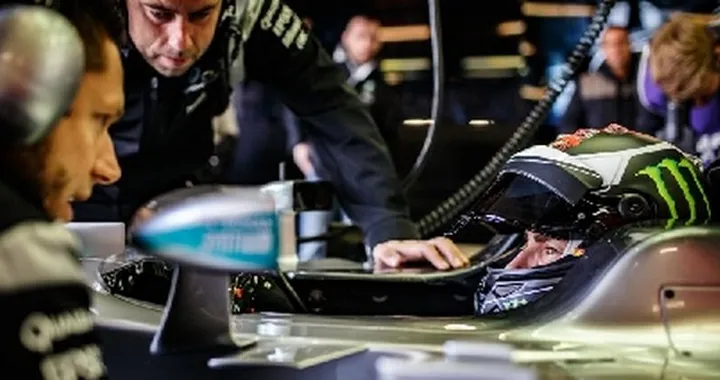 Formula 1, Jorge Lorenzo prova la Mercedes del 2014