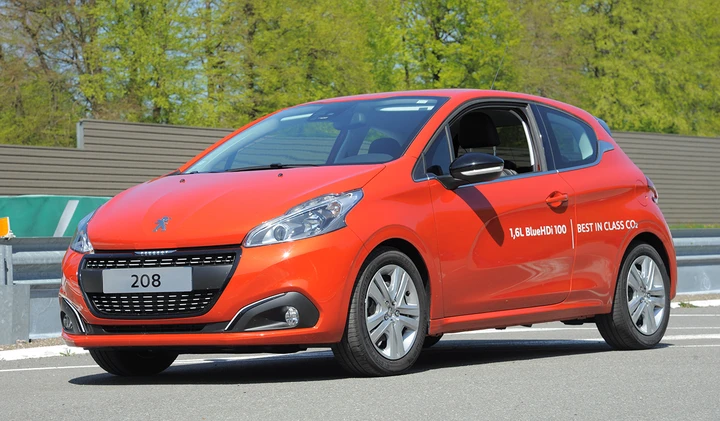 Peugeot 208: 2.152 km con un pieno di gasolio