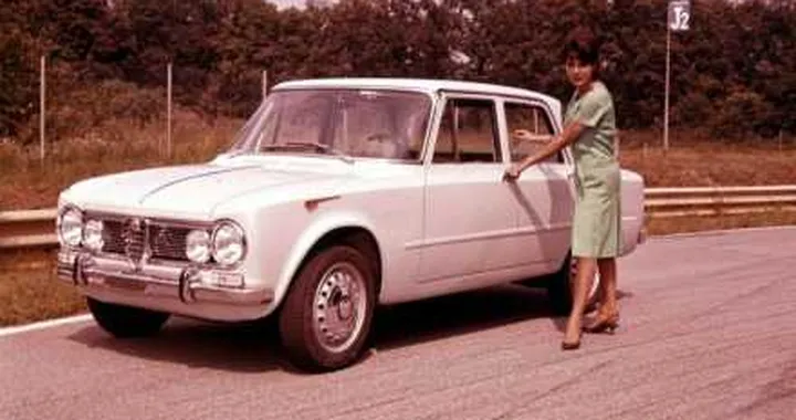 Alfa Romeo Giulia festeggia 50 anni