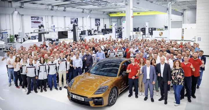 Porsche: a Lipsia sono state prodotte 2 milioni di auto [FOTO]