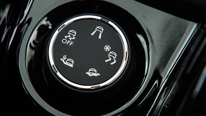 Peugeot 2008 e il Grip Control per affrontare ogni strada