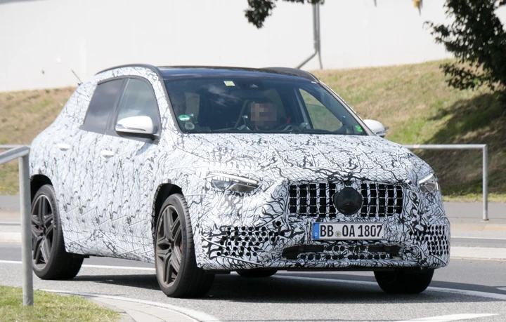 Mercedes-Benz: le foto spia della GLA 45 AMG